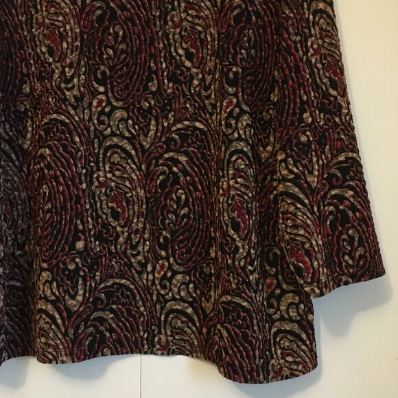 Festive Paisley Raised Texture Top - Picture 3 of 16